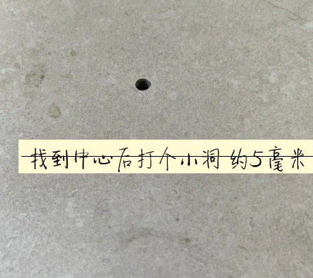 博湖瓷砖空鼓维修公司专业解答在瓷砖铺贴过程中，如果砂料搅拌不均匀，将会带来以下问题